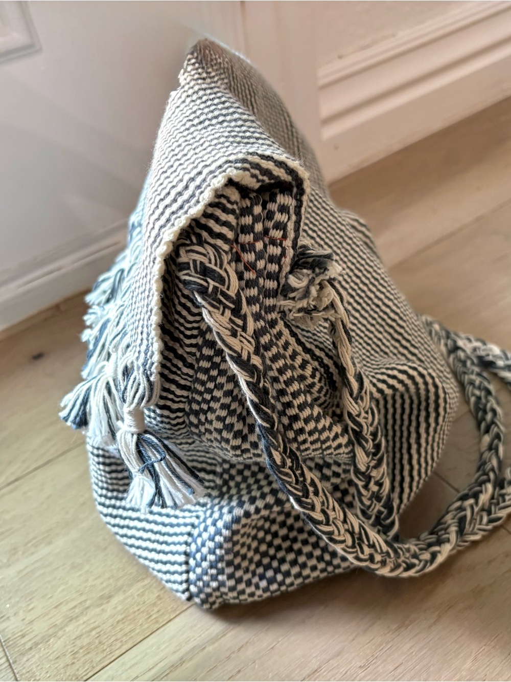 Handwoven Black & White Tassel Shoulder Bag - Picture 4 of 4